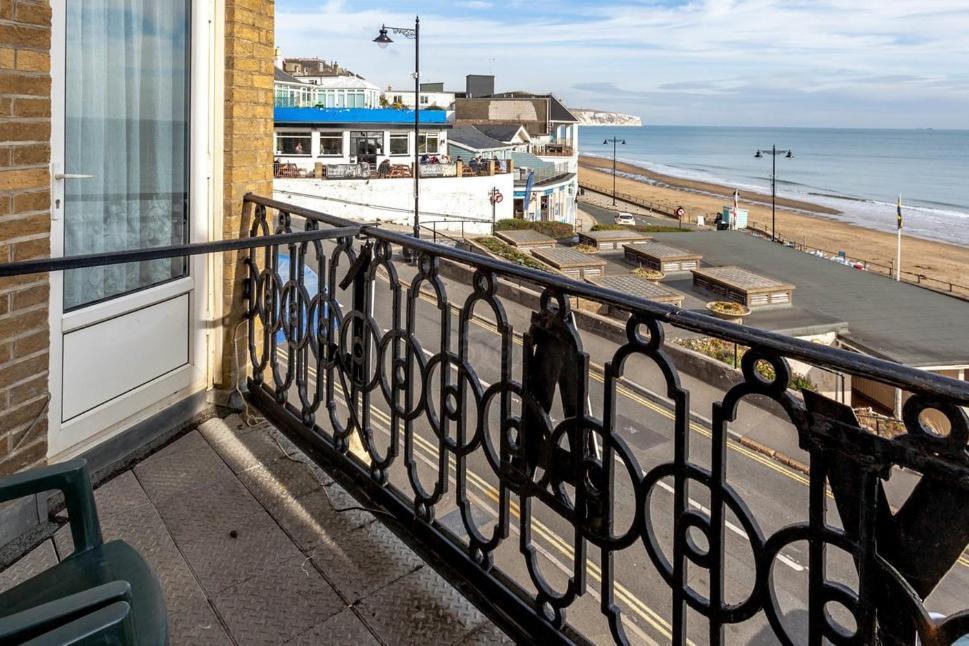 Отель Royal Pier Сэнддаун Экстерьер фото